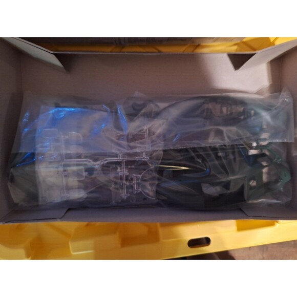 Revell 5536 Bell UH-1D Huey Gunship 1/32 Scale Plastic Model Kit New - Picture 9 of 10